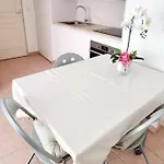 2 Pieces Διαμέρισμα